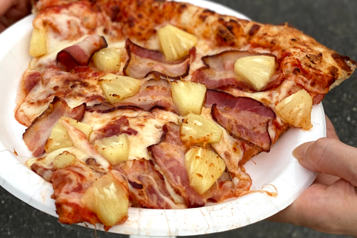 コストコ ハワイアンピザ フードコートで食べれる パイナップル入りピザがトロピカルな味で最高