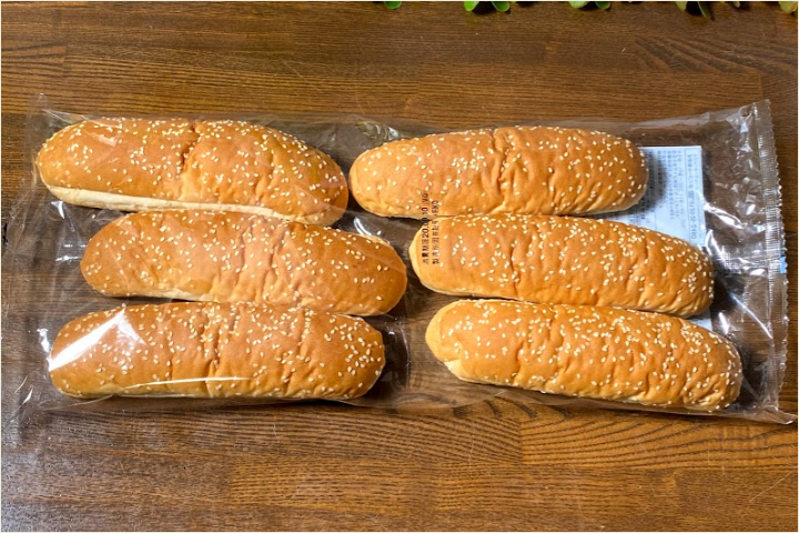 コストコ ホットドックバンズ 胡麻が付いたロールパンは 激安です フードコートよりも安く食べれます 行っとく