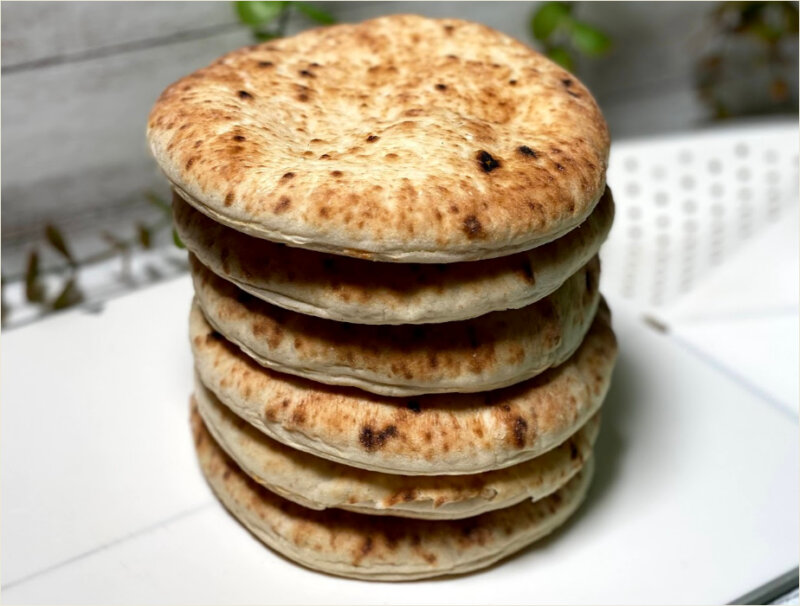 コストコ【ピタブレッド】ベーカリーコーナーの新商品！中に挟んで食べれるもちもち空洞パン（冷凍じゃないよ）