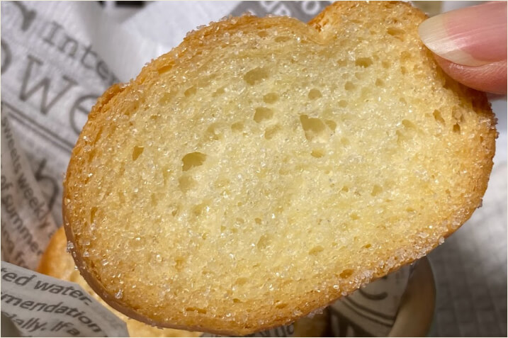 コストコ【フランスパンラスク】ラスクのために焼きあげたフランスパン+北海道産バター使用の上品なラスク。